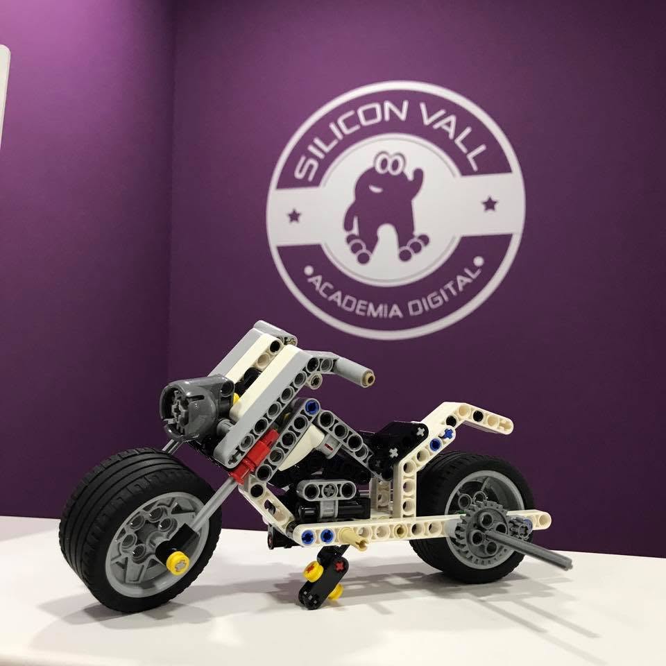 Moto construida con LEGO Technic